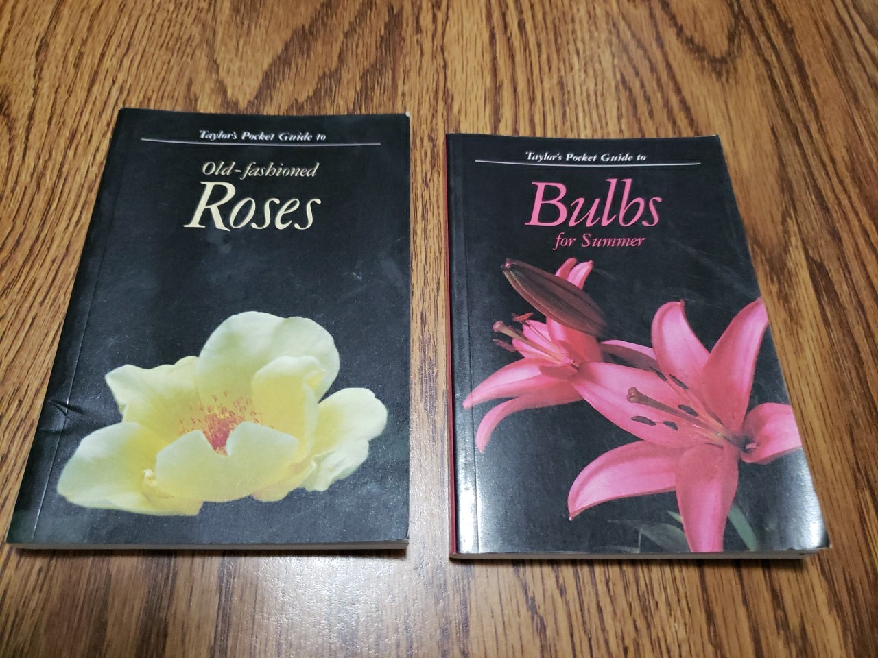 Taylor’s Pocket Guides to Old-Fashioned Roses & Bulbs for Summer 1989 Paperbacks