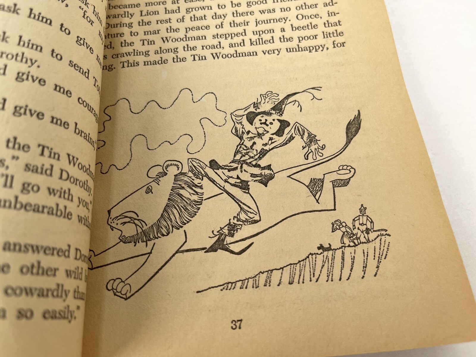 Wizard of Oz Paperback Book 1968, Printed in the USA, 156 pages 7.75×5″