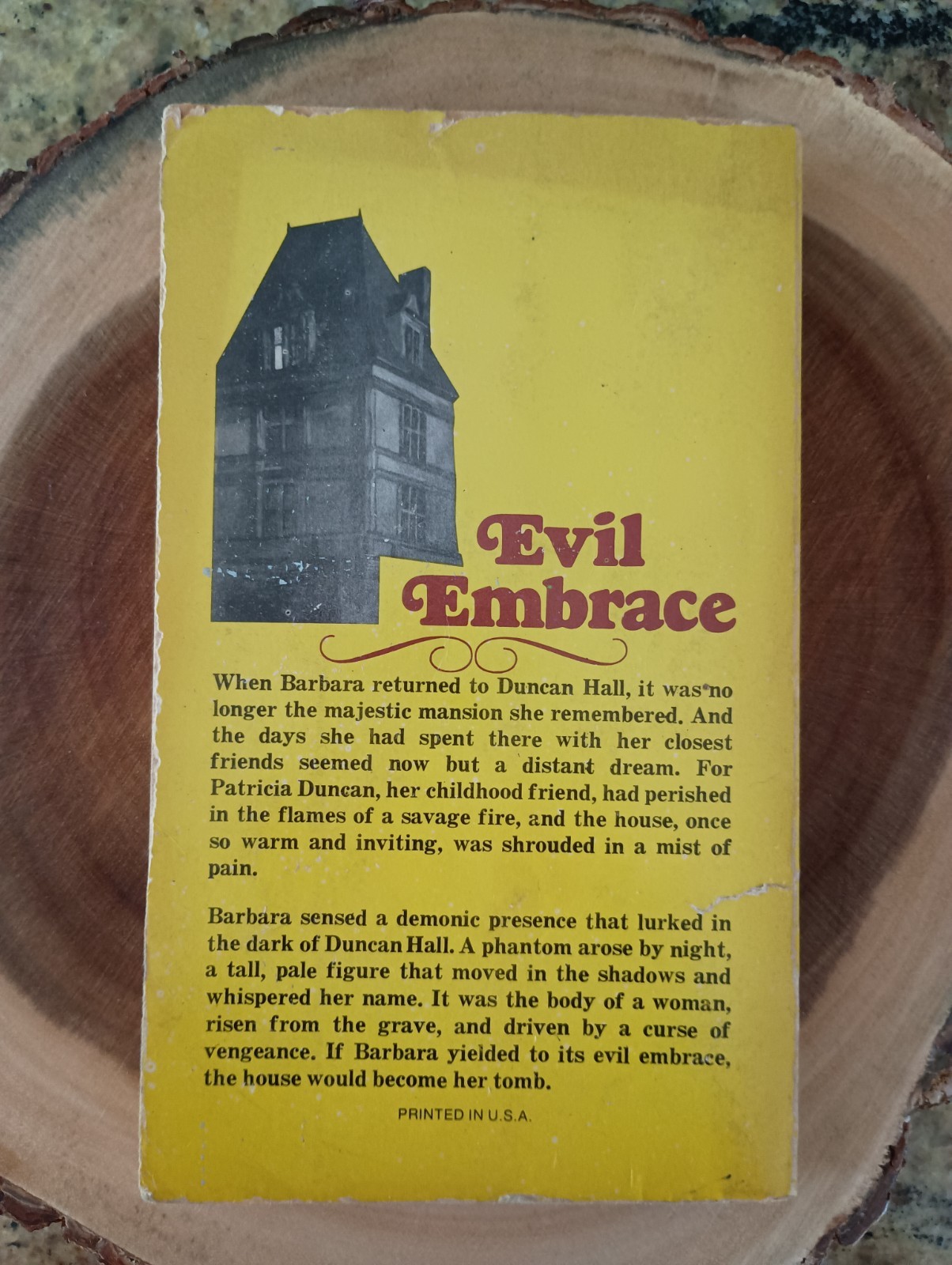 The Whispering Gallery – W.E.D. Ross (Manor Books, An Easy Read Gothic Romance)