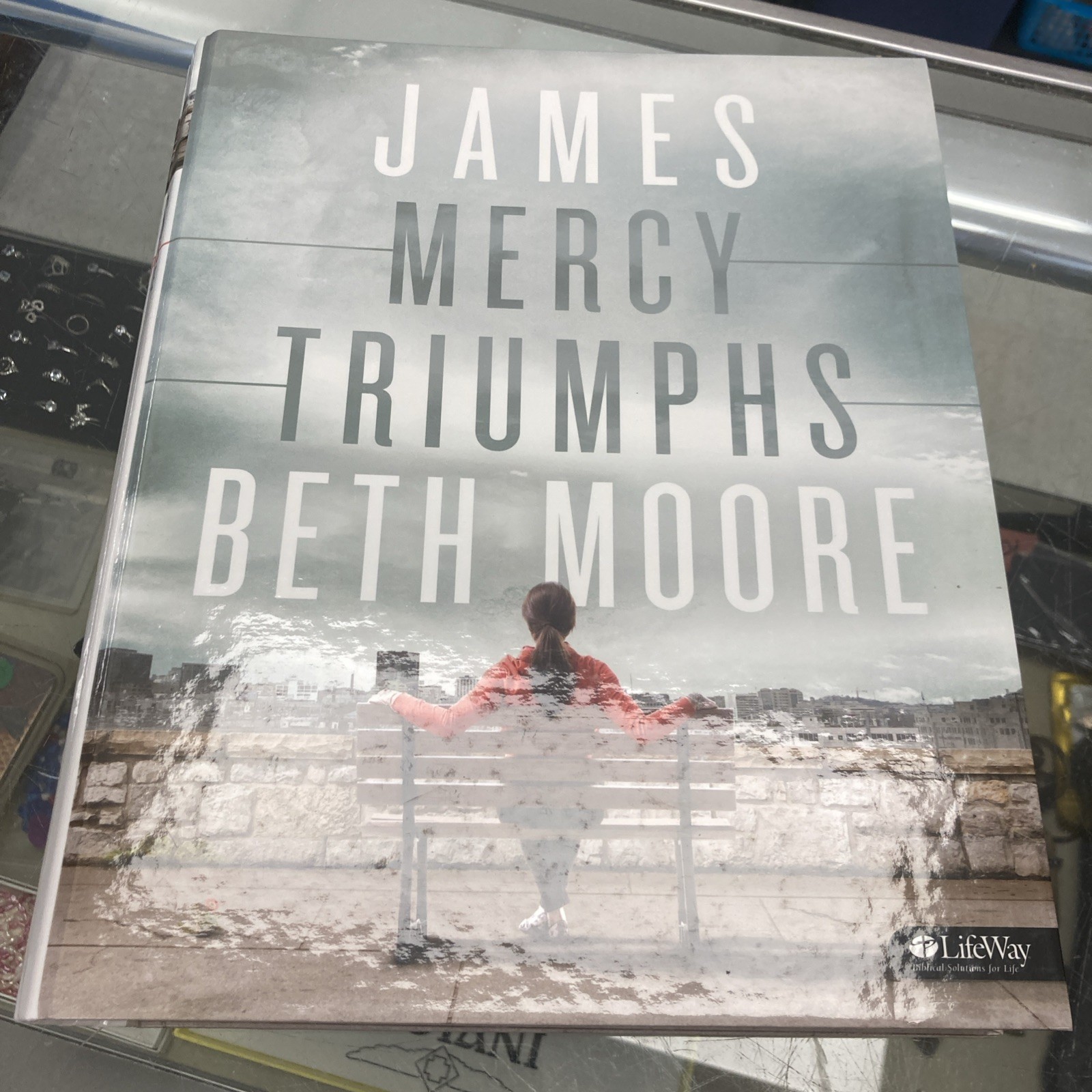 JAMES Mercy Triumphs Beth Moore Leader Kit – 6 DVDs Leader Guide Member Book