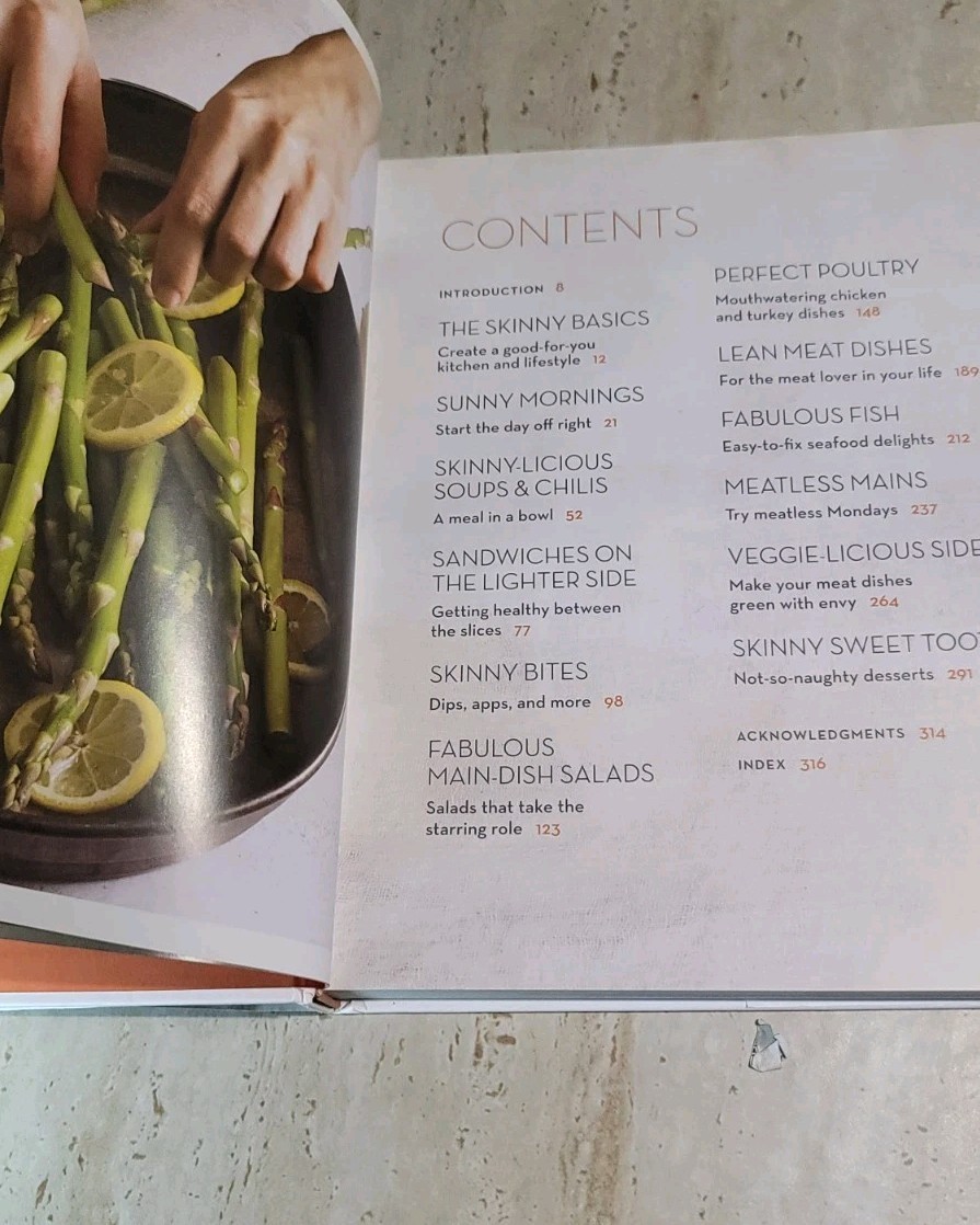The Skinnytaste Cookbook: – Hardcover, by Homolka Gina; Jones