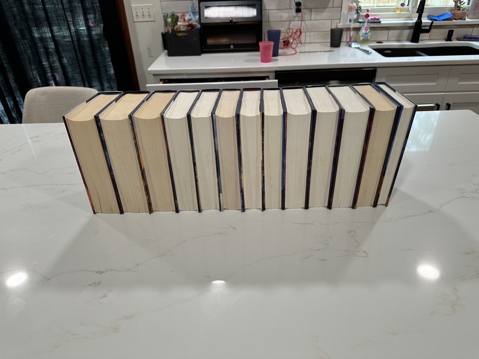 Robert Jordan THE WHEEL OF TIME HCDJ incomplete set – missing books 1 and 2