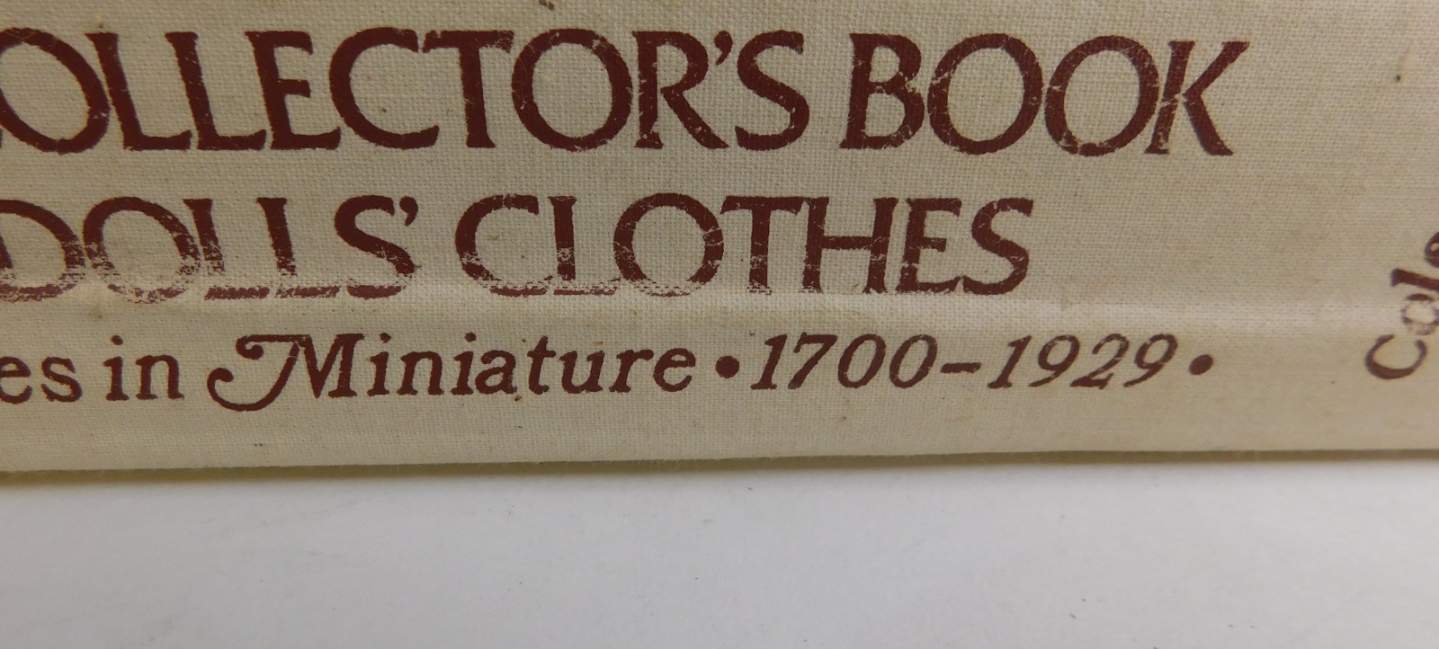 The Collectors Book of Dolls Clothes Costumes in Miniature 1700-1929 Coleman