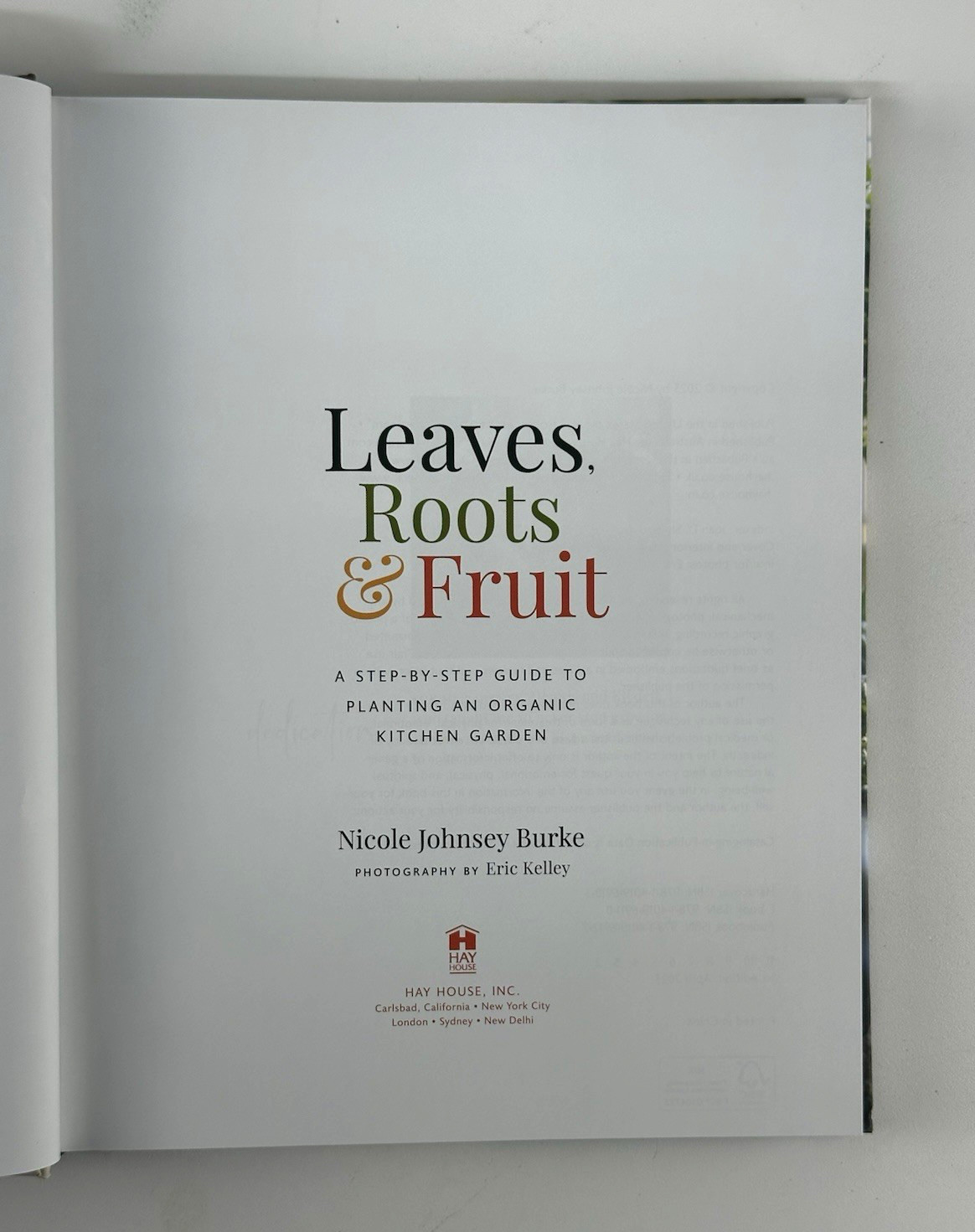 Leaves, Roots & Fruit : A Step-By-Step Guide to Planting an Organic Garden 2023