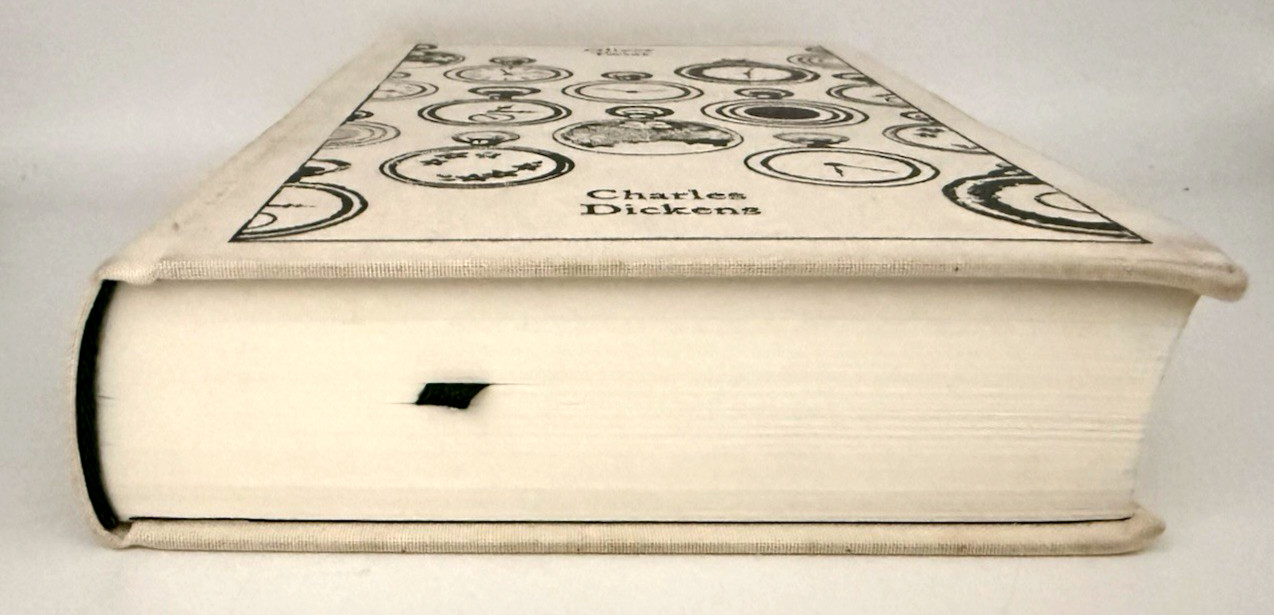Oliver Twist by Charles Dickens (Penguin Clothbound Classics)