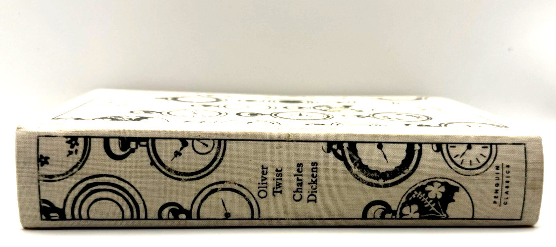 Oliver Twist by Charles Dickens (Penguin Clothbound Classics)