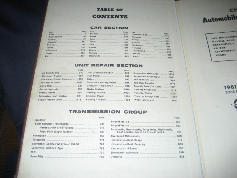 Vintage CHILTON’S AUTO REPAIR MANUAL 1961 hardcover 32nd Edition