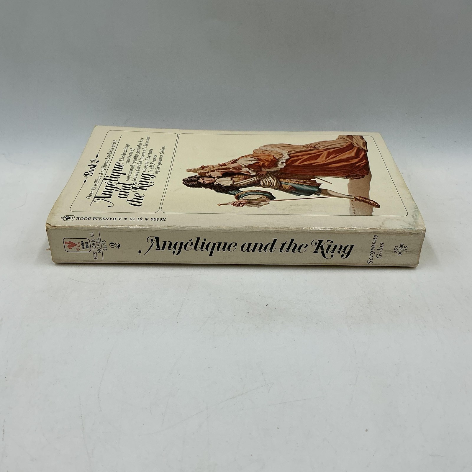Vintage Angelique And The King Sergeanne Golon Bantam Cream PB 1961 USA