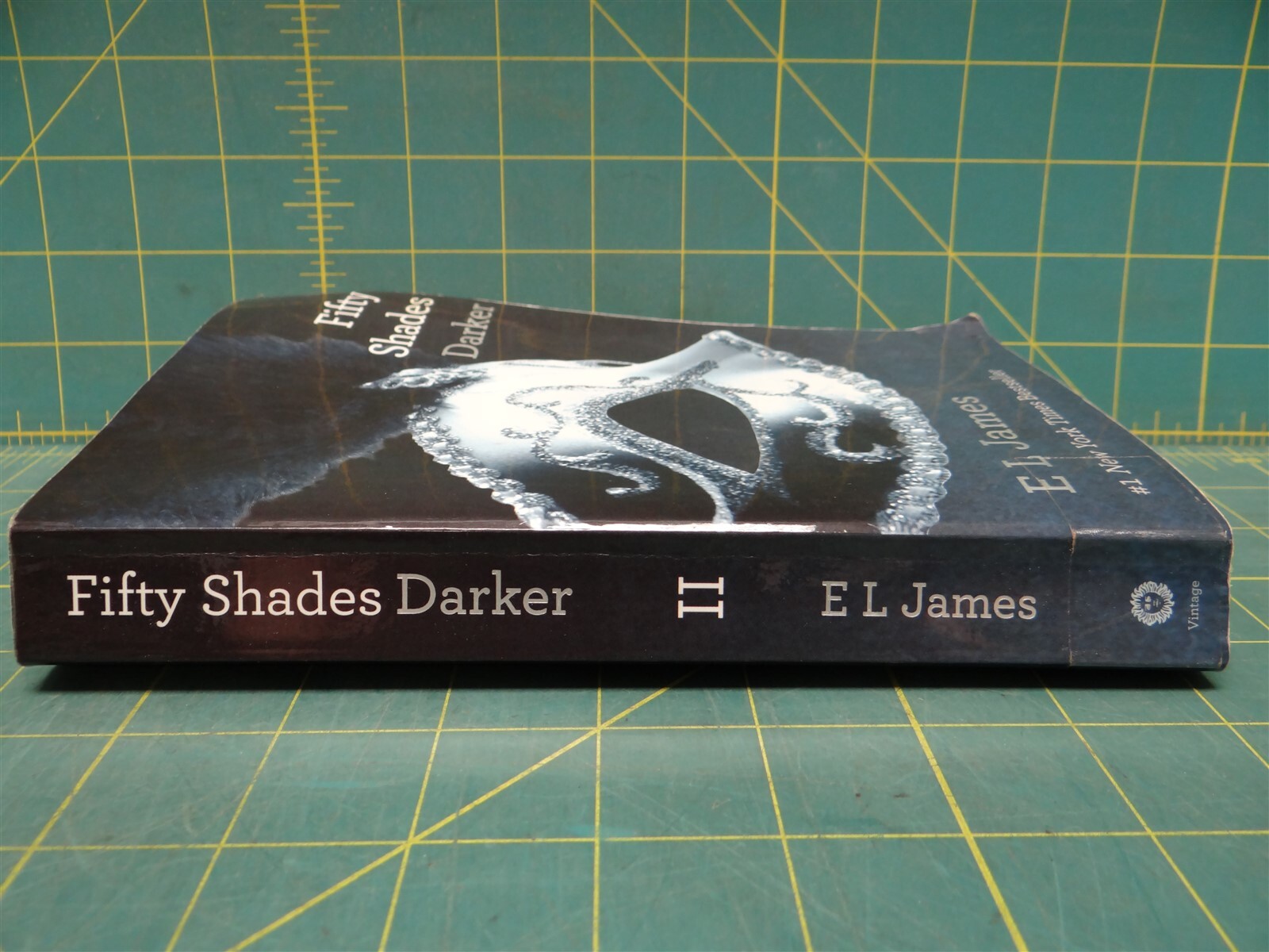 Fifty Shades Darker E.L. James 2011 Paperback 532 pgs Best Seller Romance