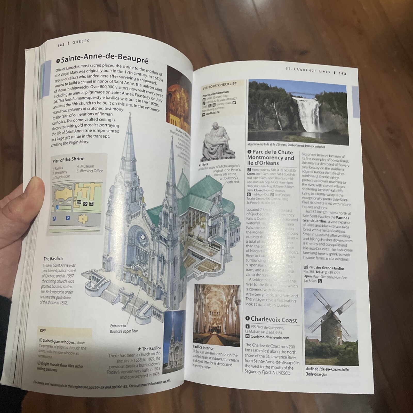 DK Eyewitness Travel Guide Canada 920 Photographs 114 detailed maps 45 Illustrat