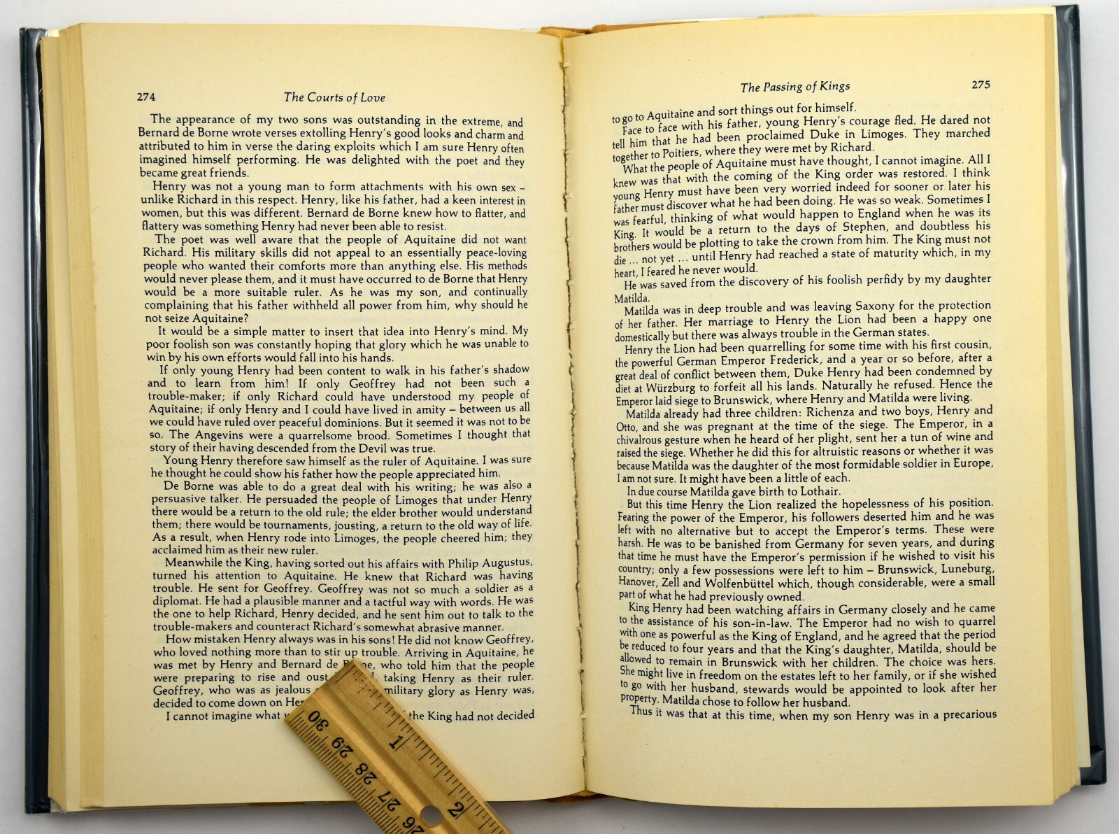 The Courts of Love: The Story of Eleanor of Aquitaine Queens of England – GOOD