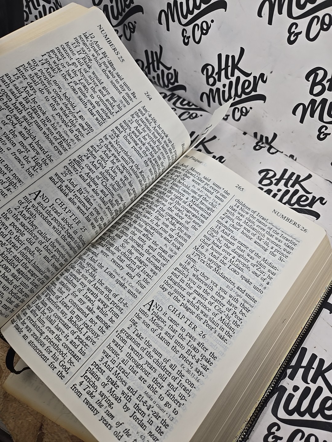 Holy Bible Reference Edition 1976 KJV Giant Print Thomas Nelson W/Bookmark