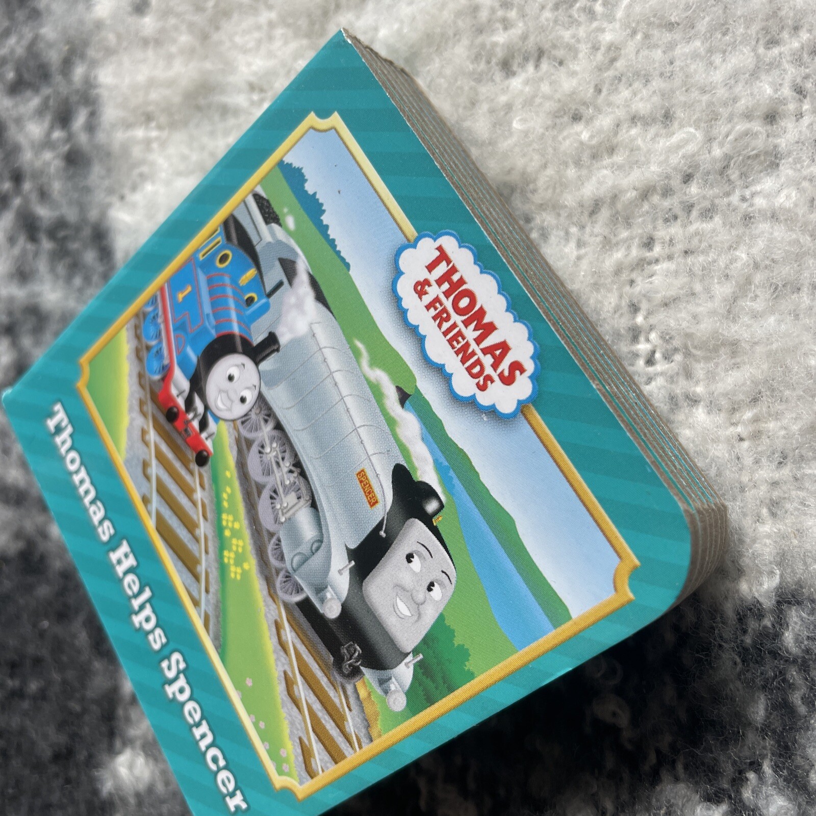 NEW THOMAS & FRIENDS, THOMAS HELPS SPENCER 7 BY 7 BY 2CM. 9781450893732