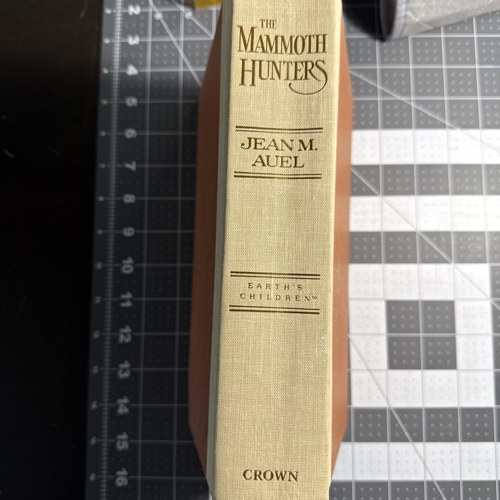 The Mammoth Hunters: Earth’s Children Hardcover Jean M. Auel