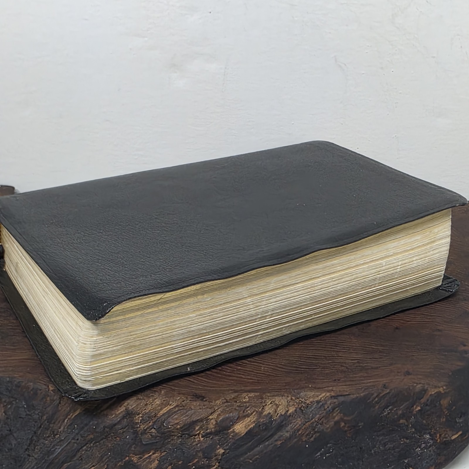 Nelson’s New King James Version 1997 Study Bible Black Bonded Leather #2885N