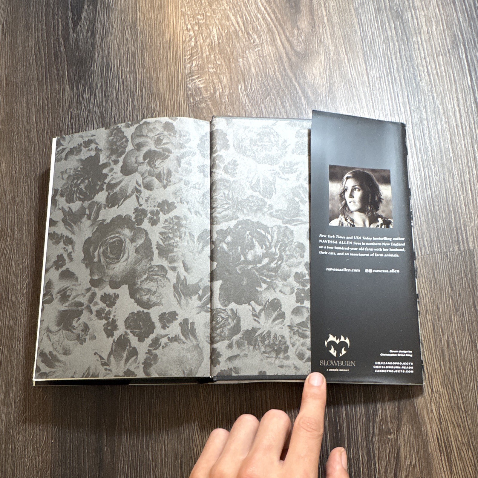 Navessa Allen Lights Out Collector’s Edition 2025 Hardcover Zando After Dark
