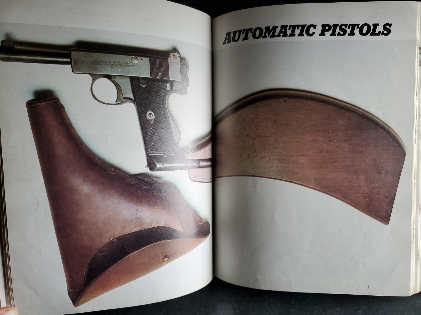 Guns and How They Work Ian V Hogg HC Illustrated Firearms Guide Book