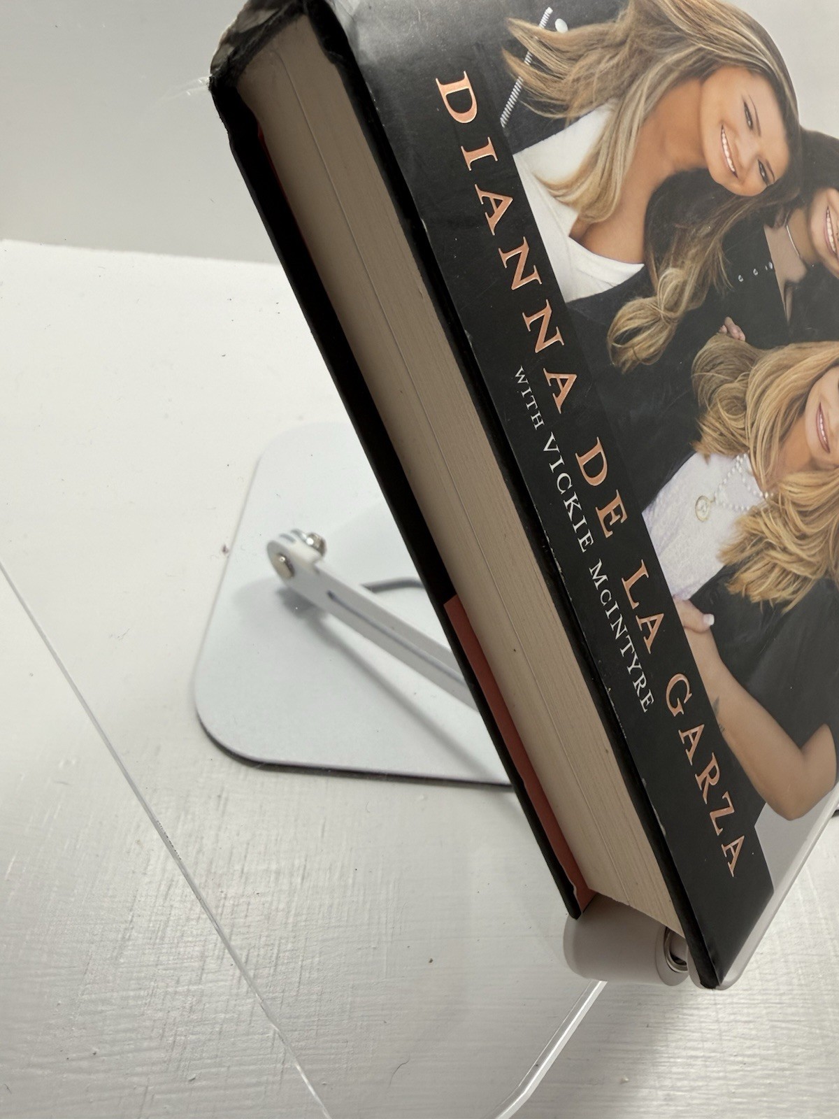 Falling with Wings Dianna De La Garza HC DJ 1st Edition 2018 Demi Lovato