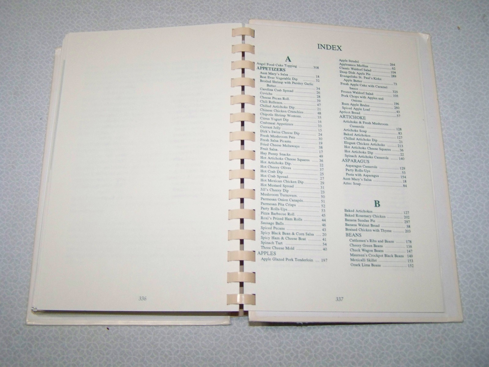 Marietta Ohio Welfare League Cookbook 1998 346 pages 800 recipes