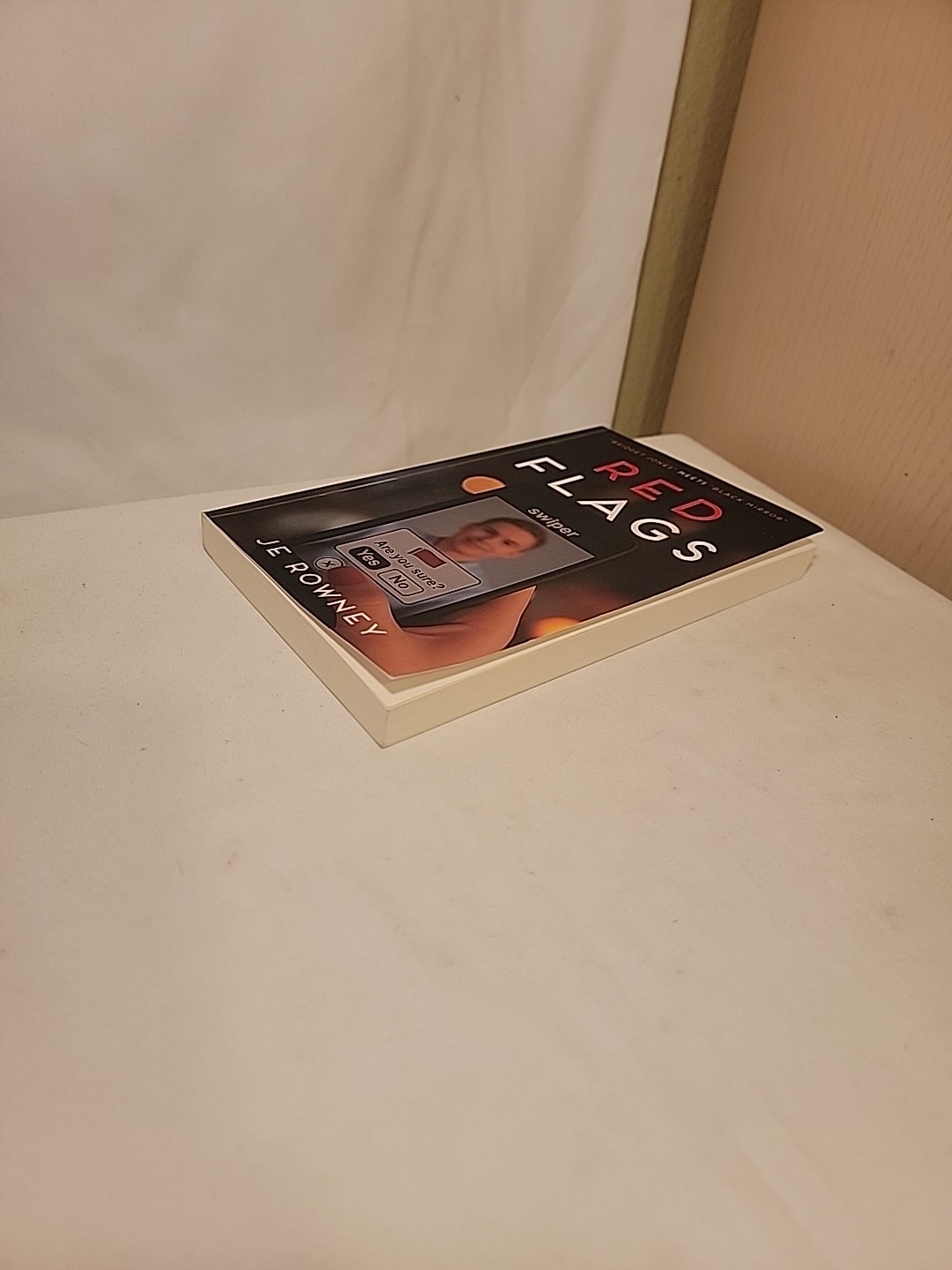 Red Flags by Je Rowney 2025 Paperback Brand New