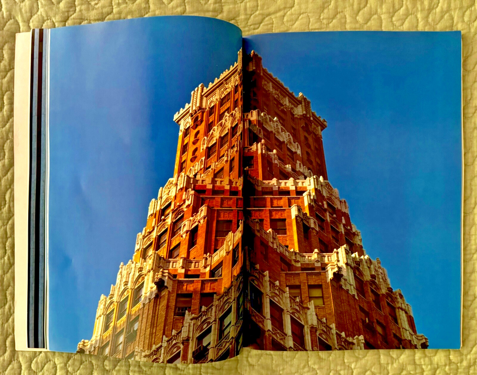 New York in Photographs by Reinhart Wolf 2002, trade paperback, 76 pages, NYC