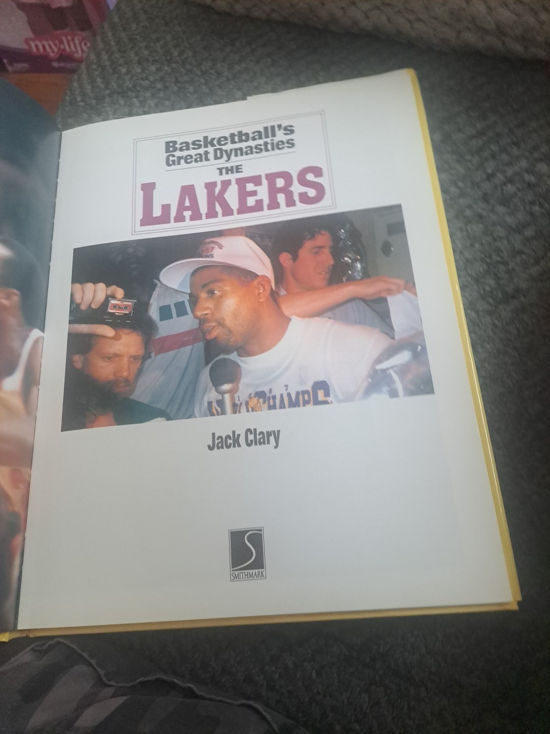 Basketball’s Great Dynasties The Lakers Book Jack Clary 1992 77 Pages Pre-owned