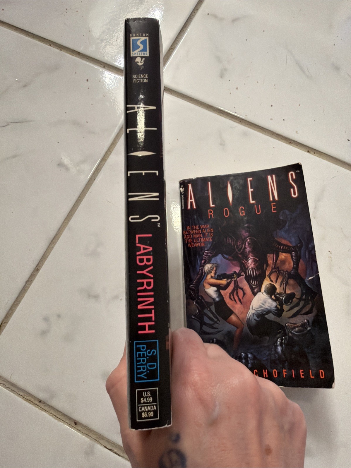 Aliens: Rogue and Labyrinth Paperback Lot 1st Print Vintage 1990s