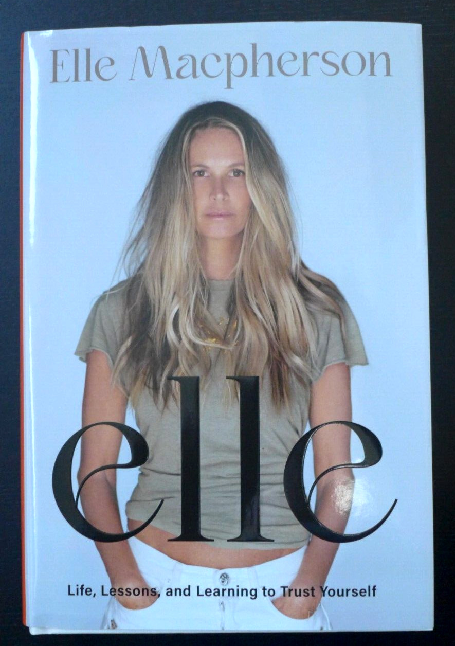 ELLE MACPHERSON /MODEL – AUTOGRAPHED „ELLE:LIFE,LESSONS…“ NEW SIGNED BOOK 2024