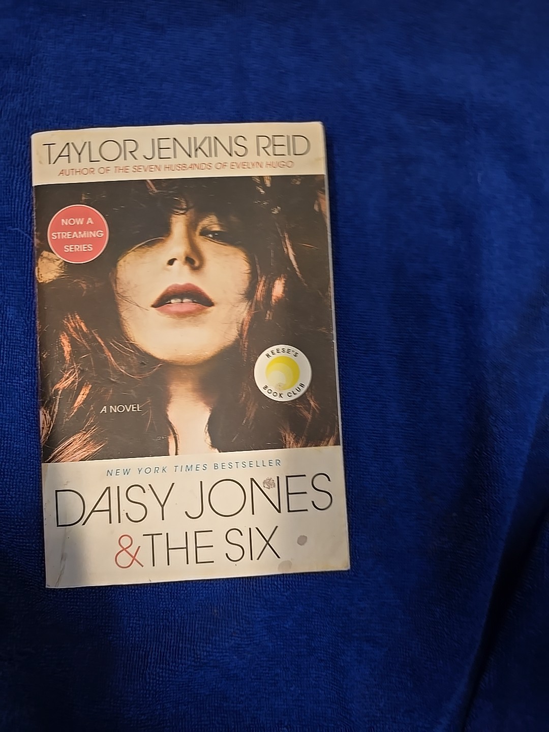 Daisy Jones and the Six: Reese’s Book Club : A Novel by Taylor Jenkins Reid…