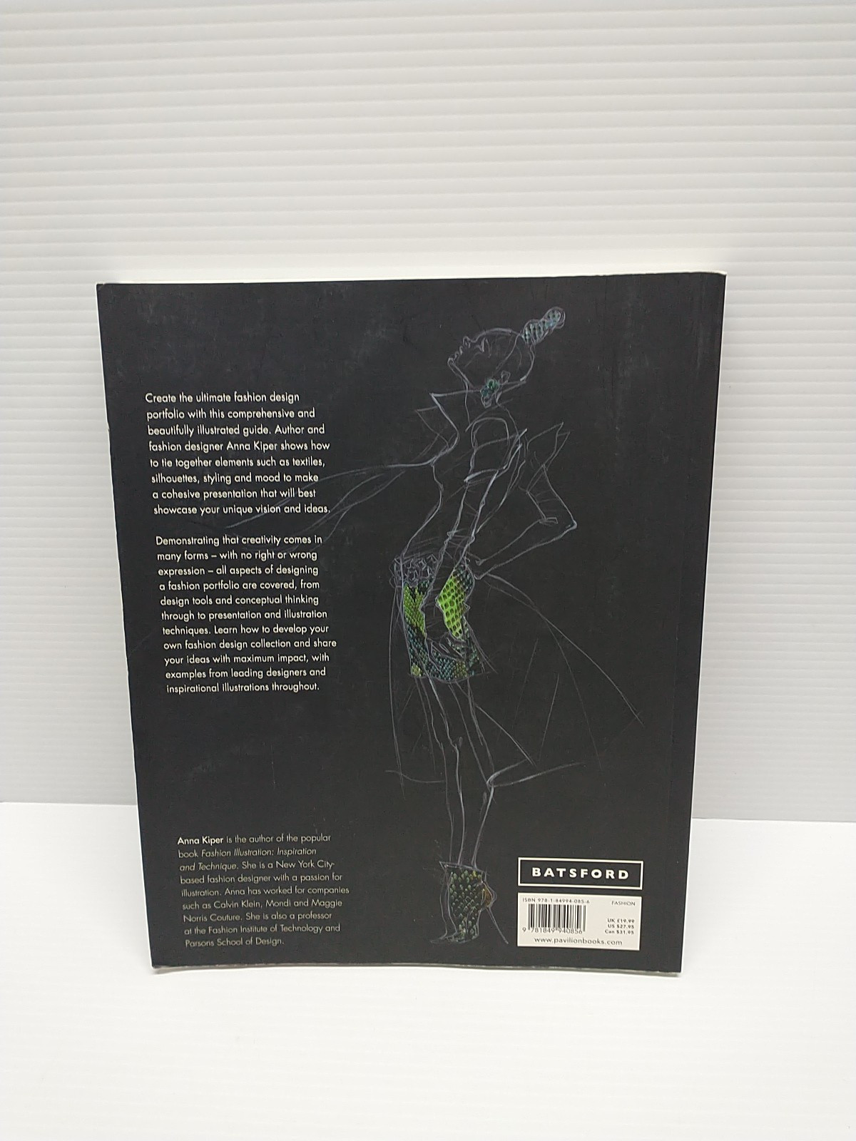Fashion Portfolio: Design and Presentation by Kiper, Anna [Paperback, 224 pages]
