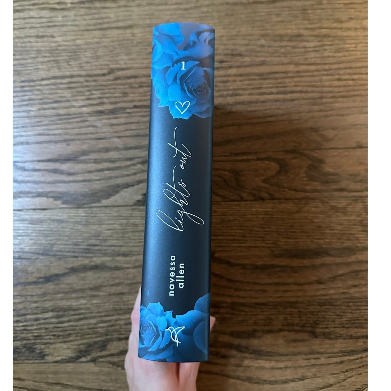 Lights Out By Navessa Allen Bücherbüchse Exclusive German Edition