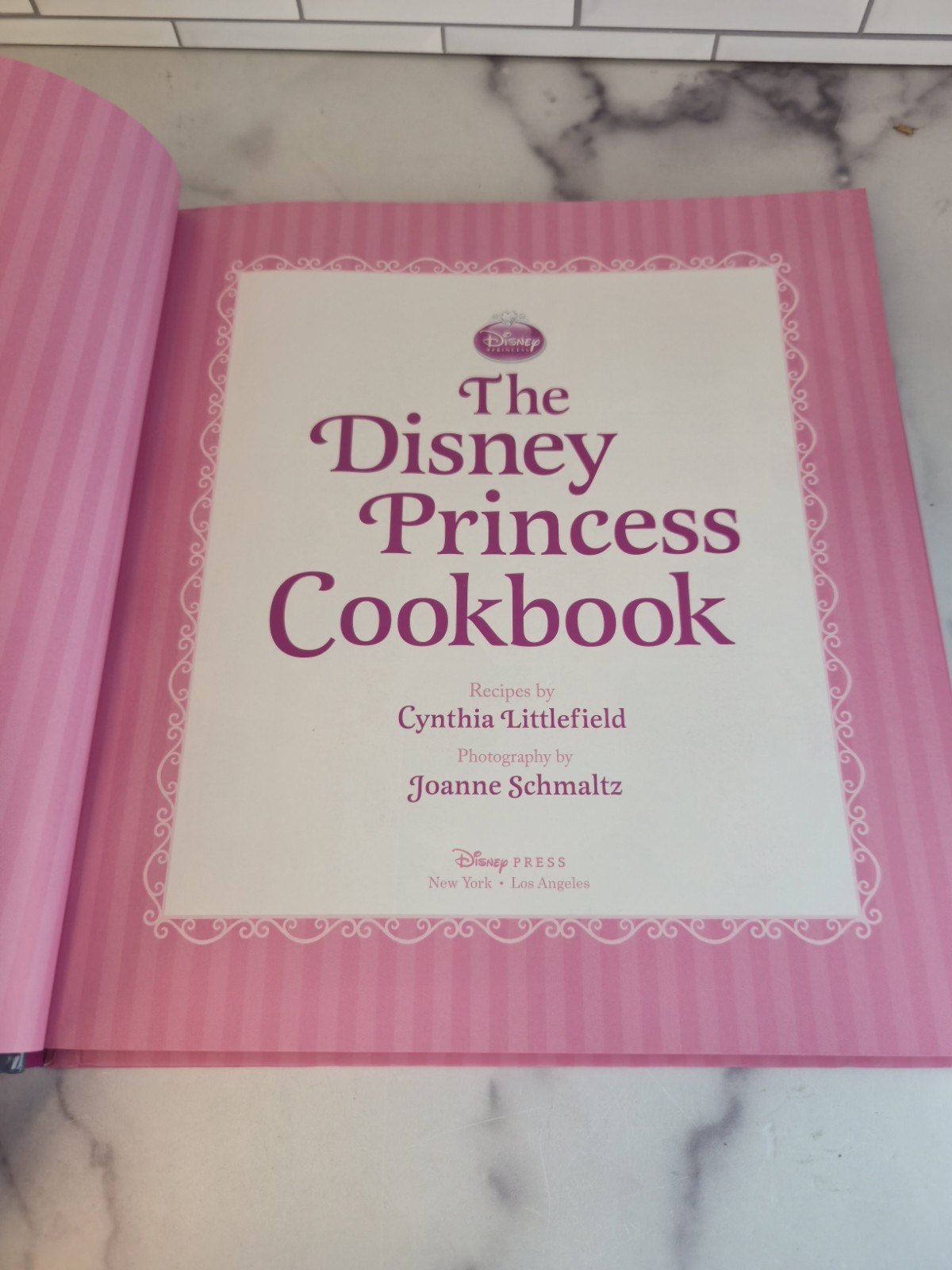 The Disney Princess Cookbook 2013 First Edition Hardcover 144 Pages SHIPS FREE