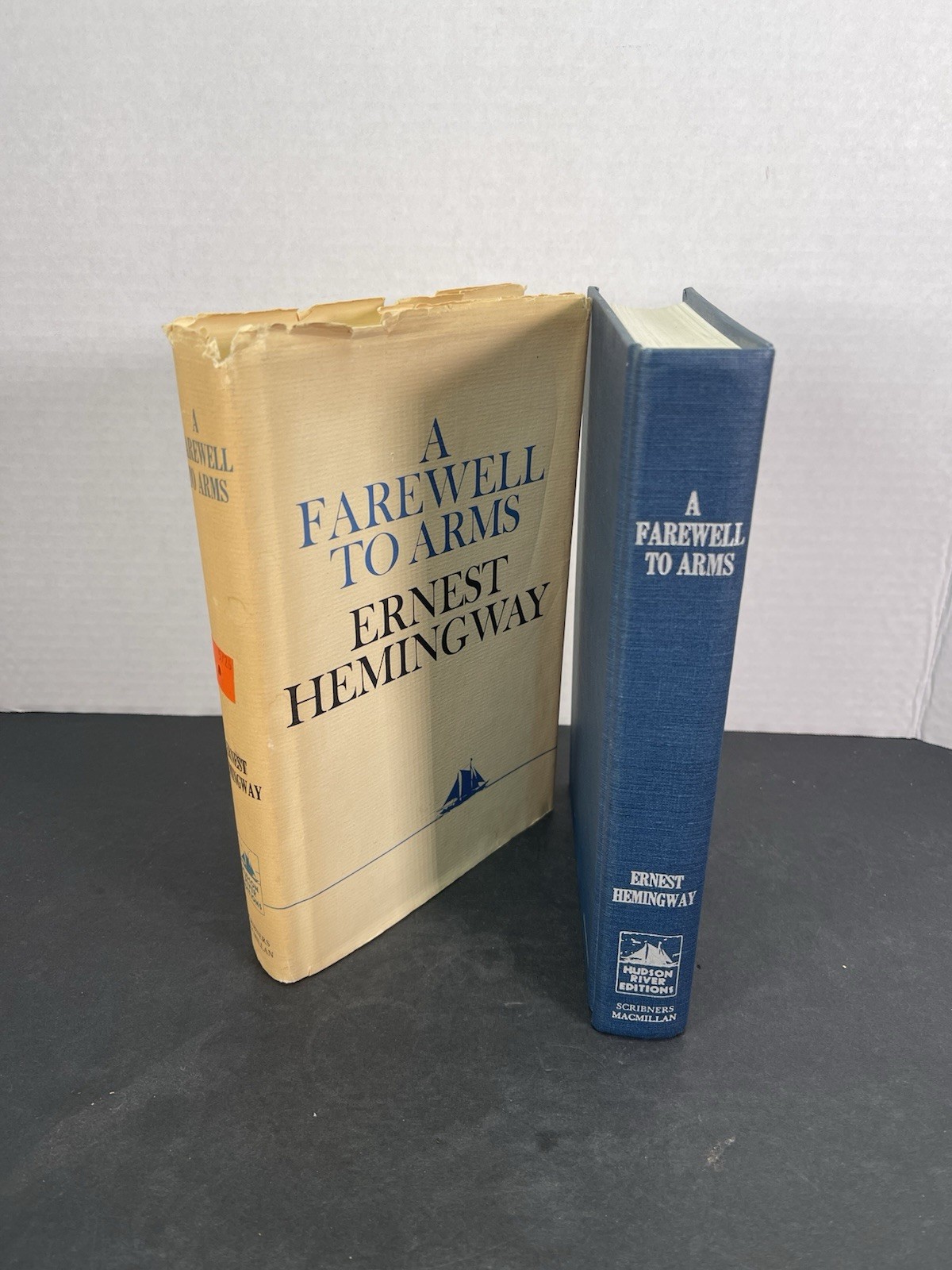 A Farewell to Arms. By Ernest Hemingway – 1998 – Hardcover, Dust Jacket