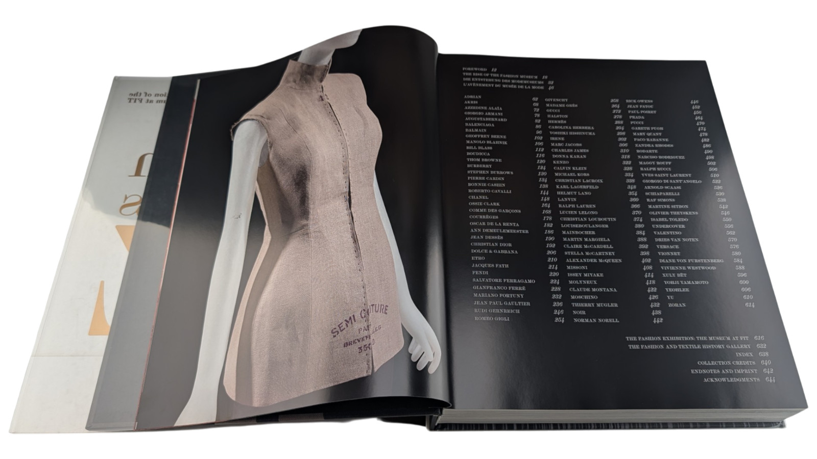 Fashion Designers A-Z Museum at FIT Taschen Hardcover Steele 9783836526708