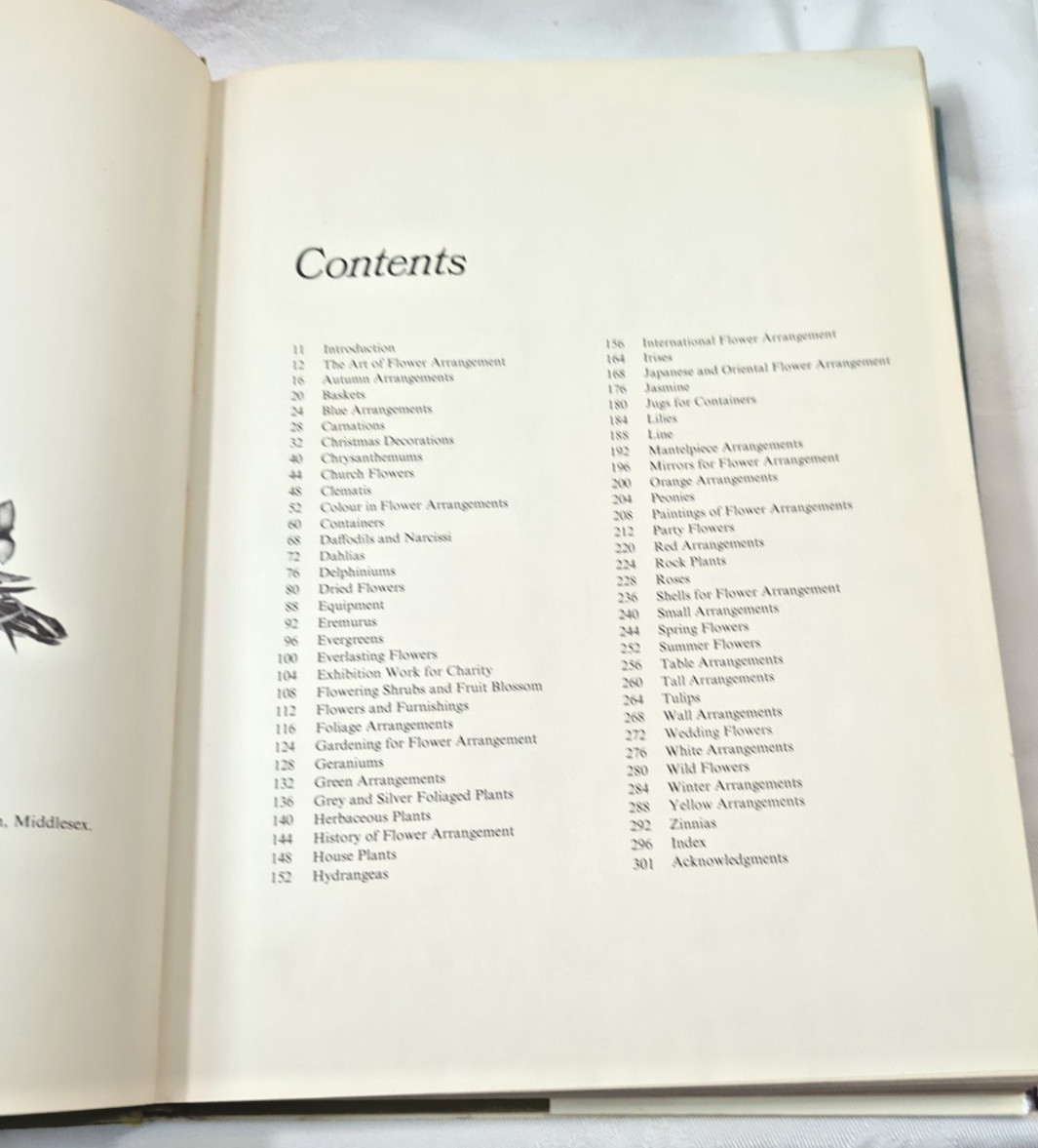 Flower Arranging in Colour By Betty Massingham 1968 301 pages