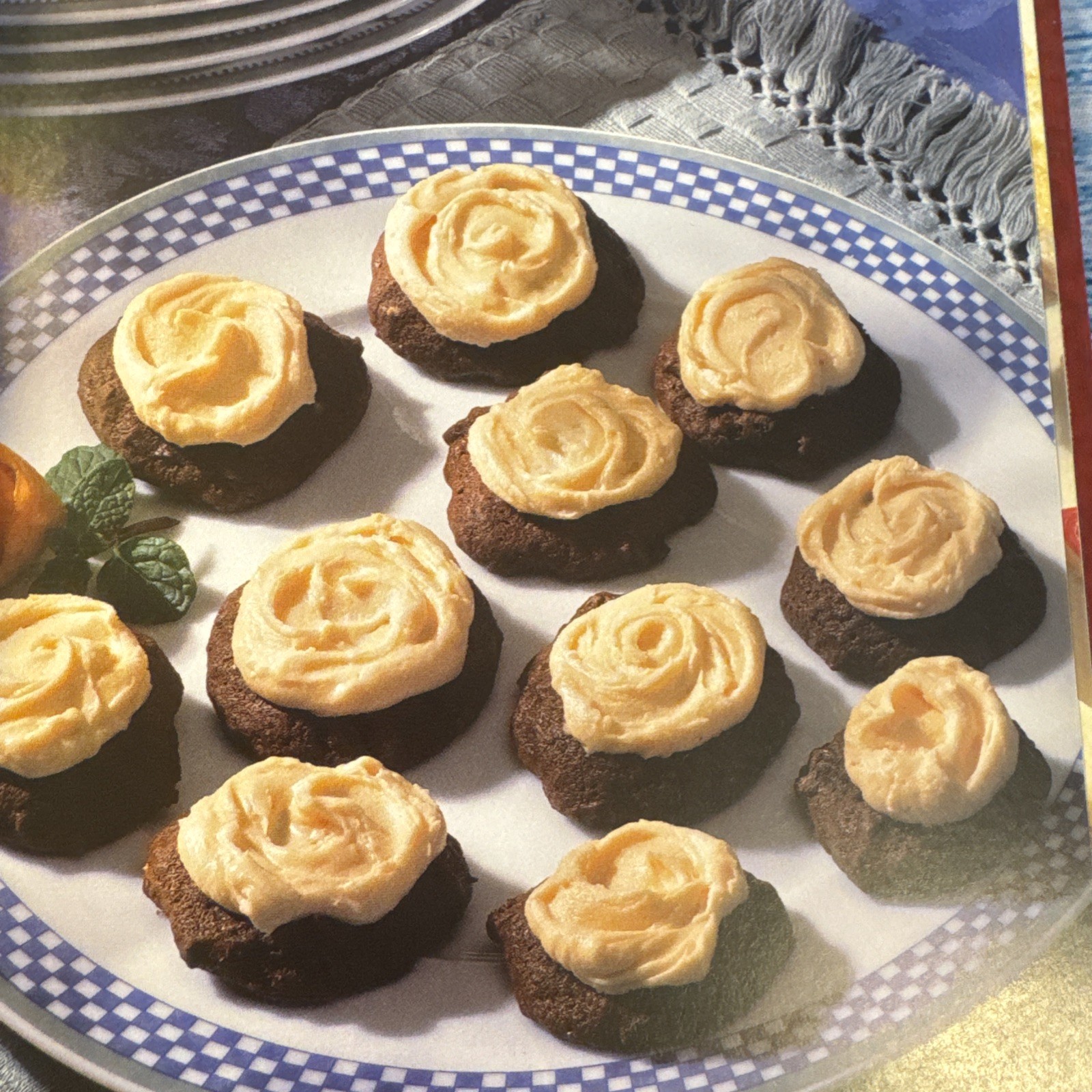 Classic Christmas Cookies: Dozens of Classic Recipes Hardback Book 77 pages