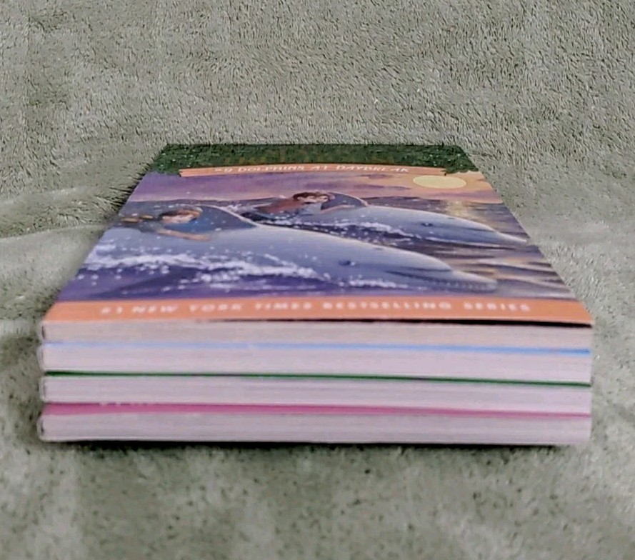 Magic Tree House Boxed Chapter Book Set Volumes 9-12 by Mary Pope Osborne LV-4