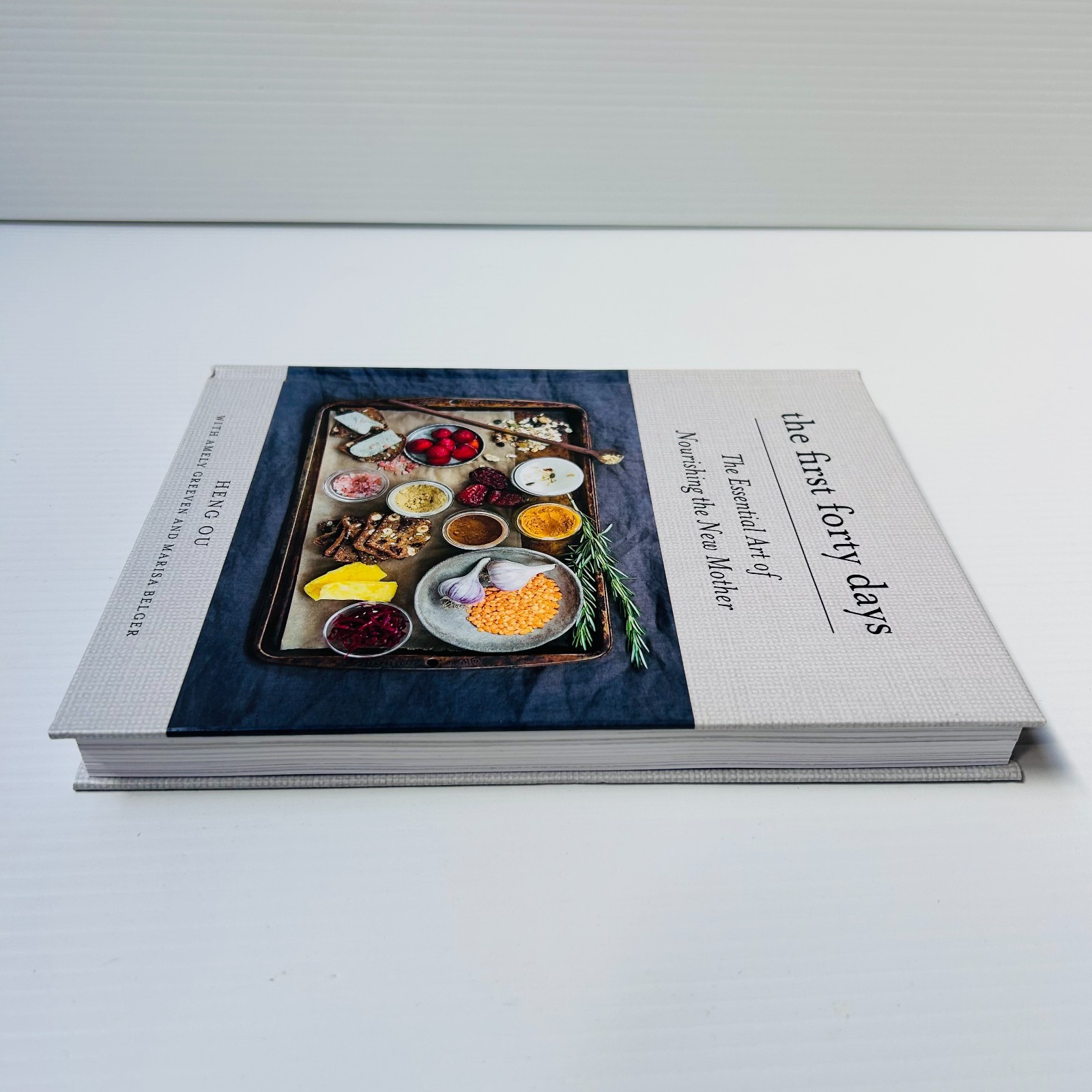 The First Forty Days: The Essential Art of Nourishing the New Mother by Heng Ou
