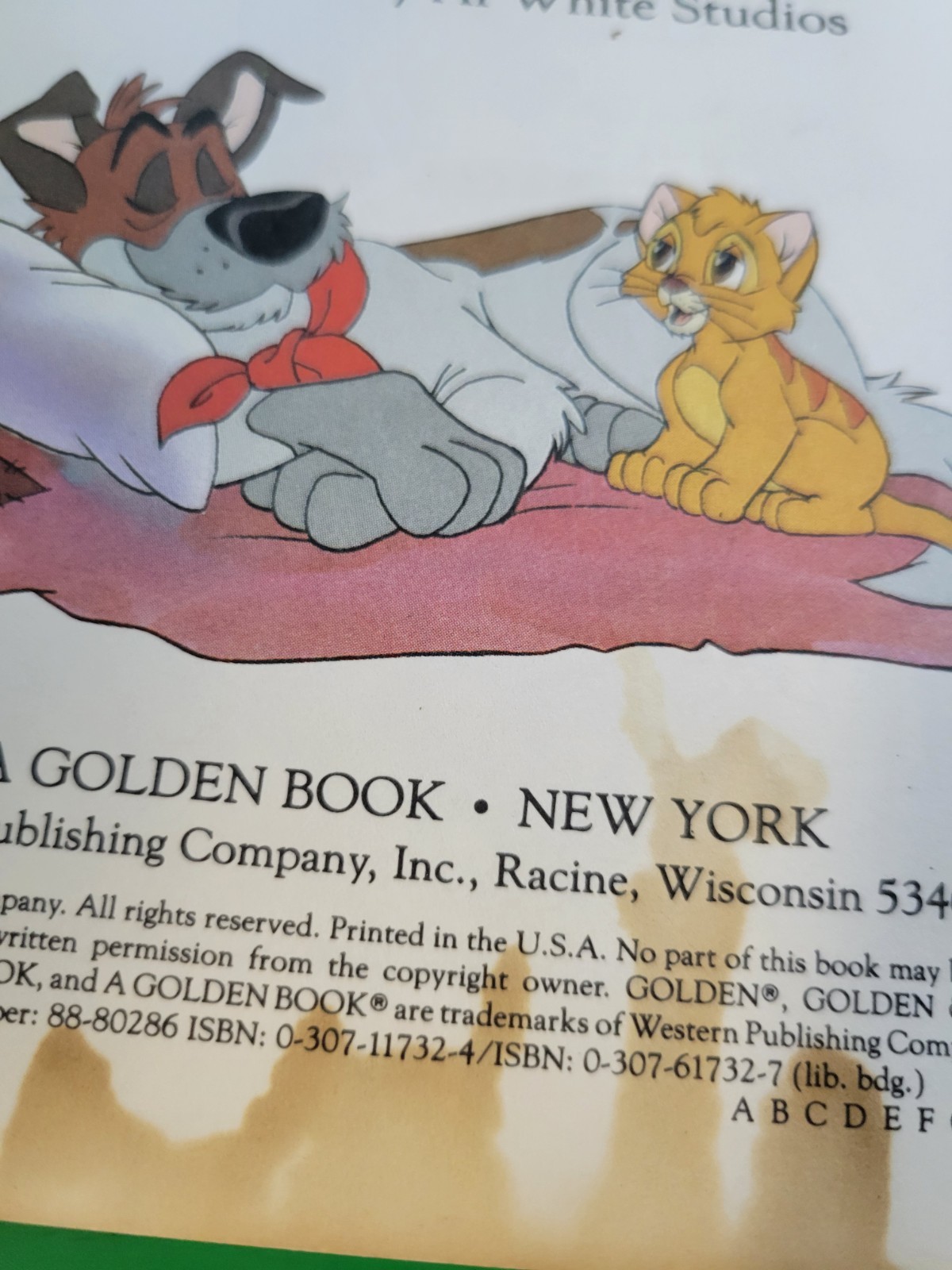 Oliver and Company: Oliver Finds a Home – Paperback (Walt Disney)