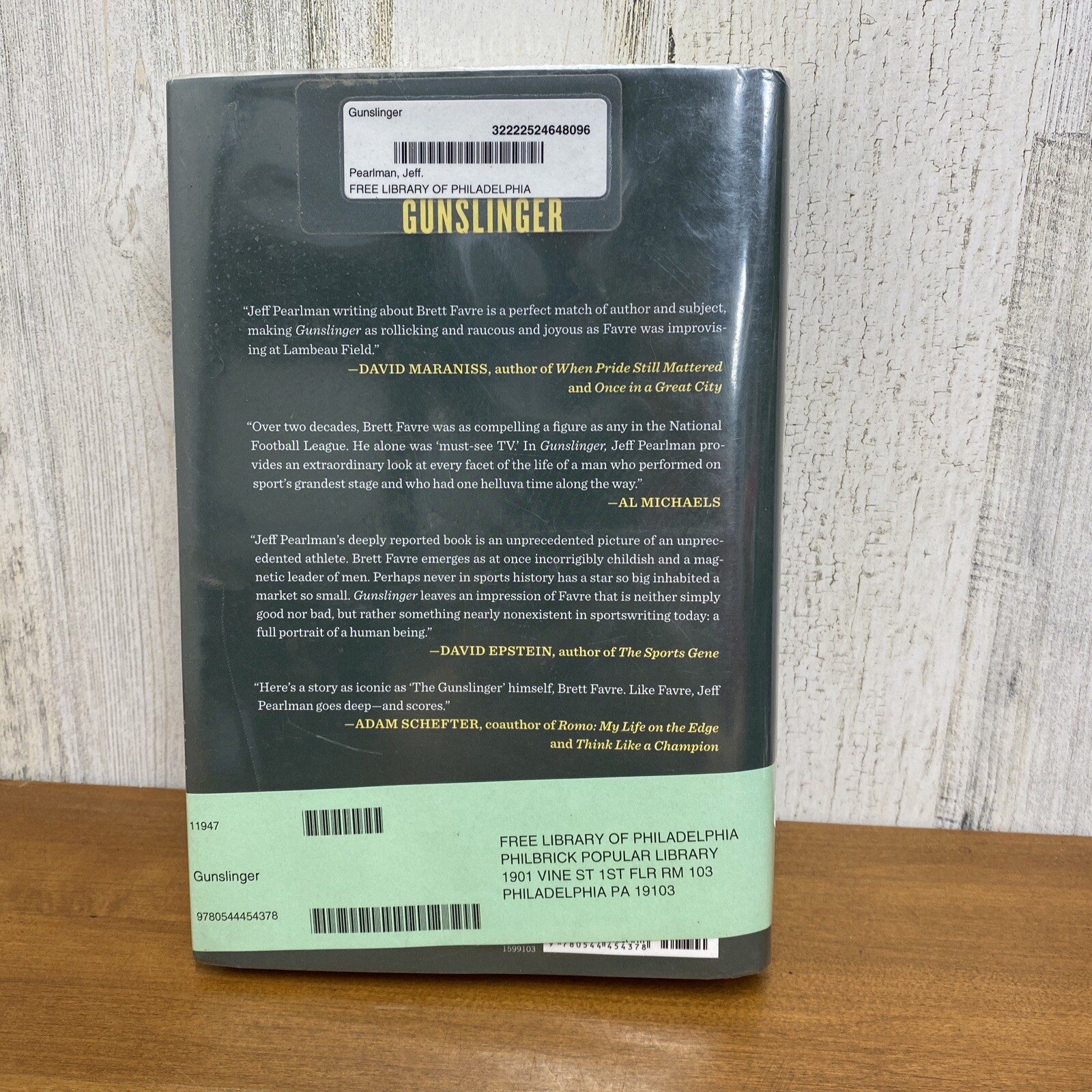Brett Favre „Gunslinger“ hard cover book 2016 / 383 pages /