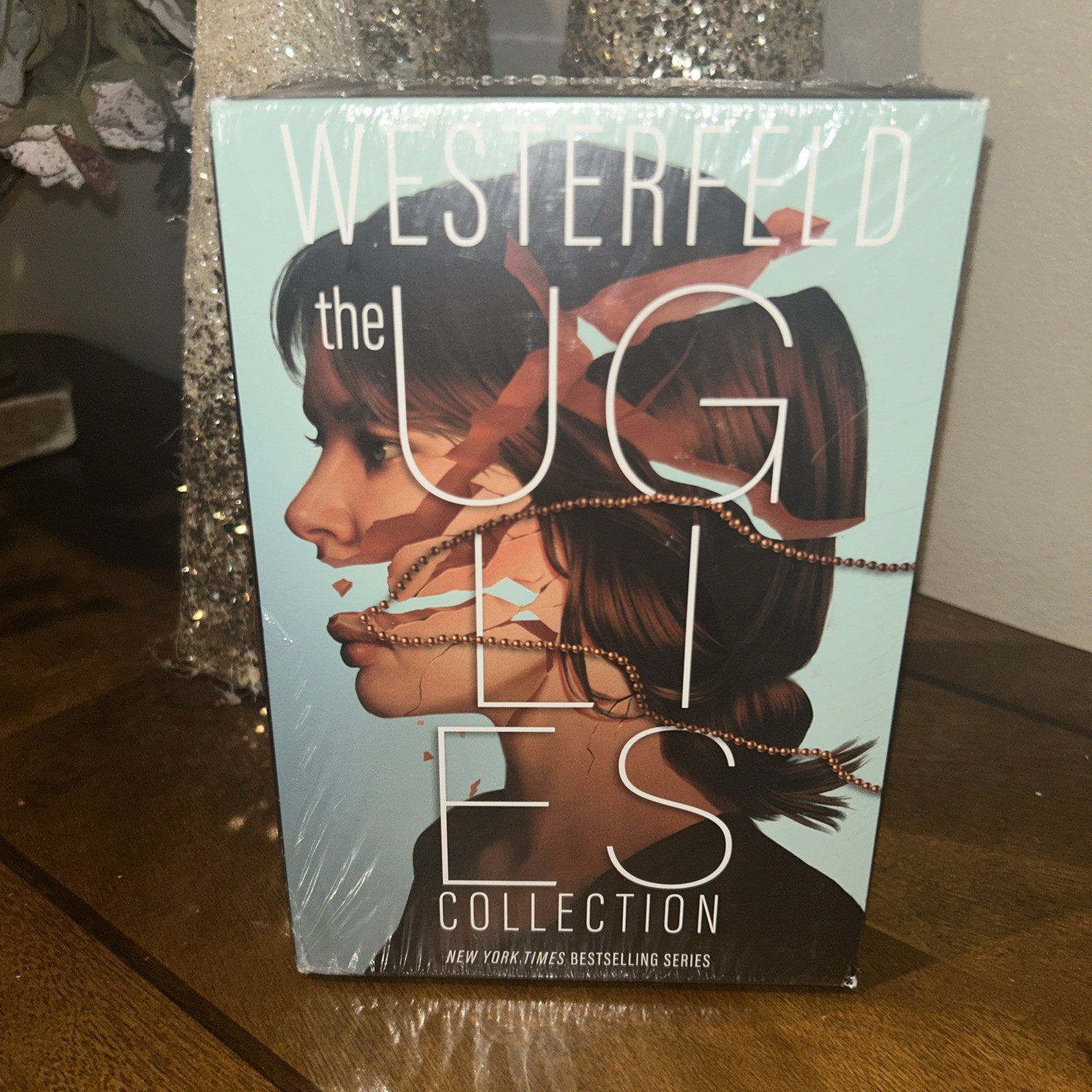 Scott Westerfeld Uglies Hardcover Box Set: Uglies Pretties Specials Extras