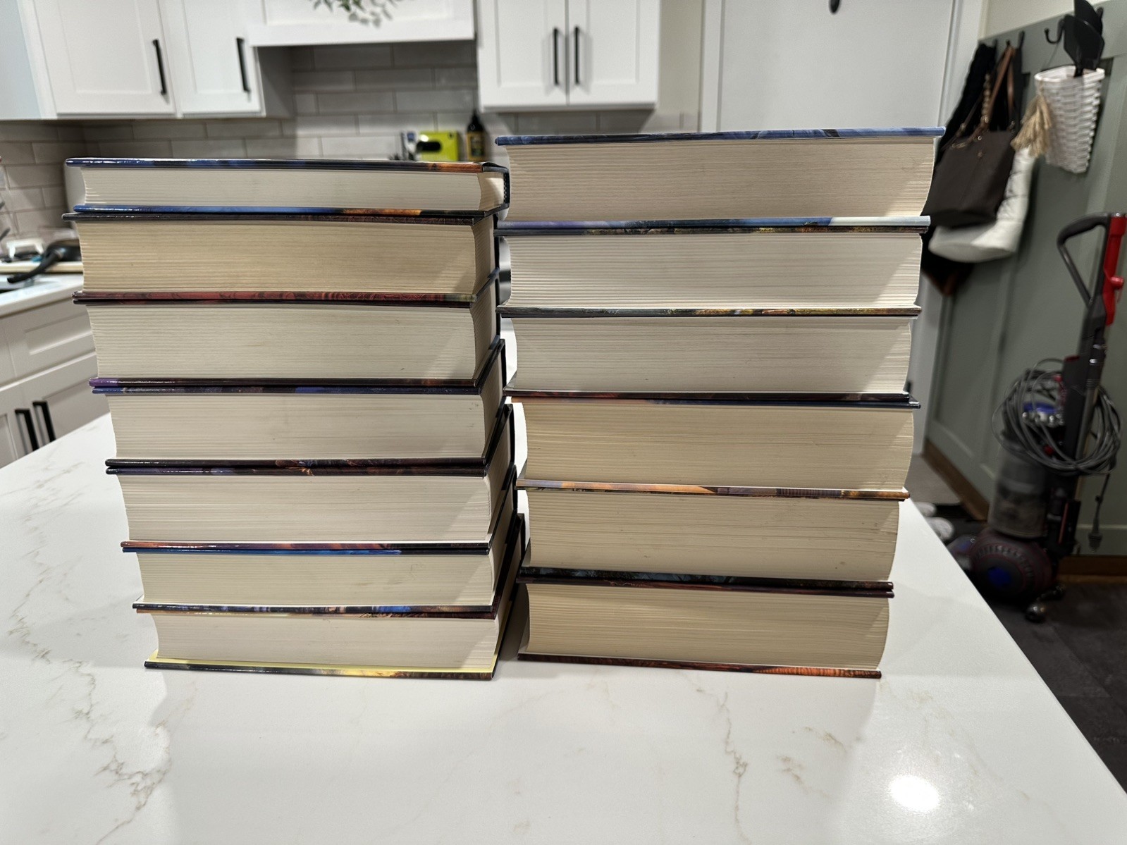 Robert Jordan THE WHEEL OF TIME HCDJ incomplete set – missing books 1 and 2