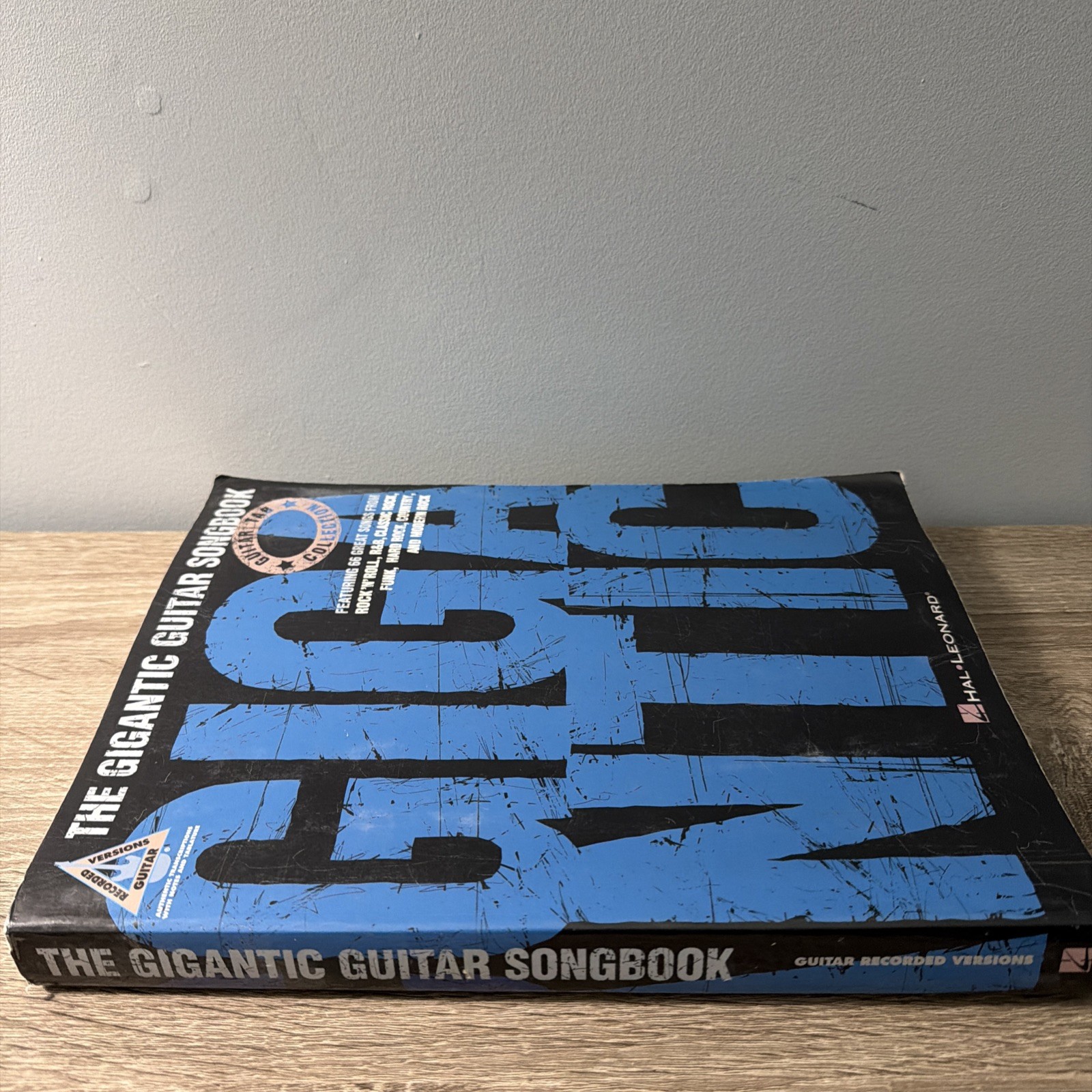 The Gigantic Guitar Songbook (Guitar Tab Collection) – Paperback 432 Pages