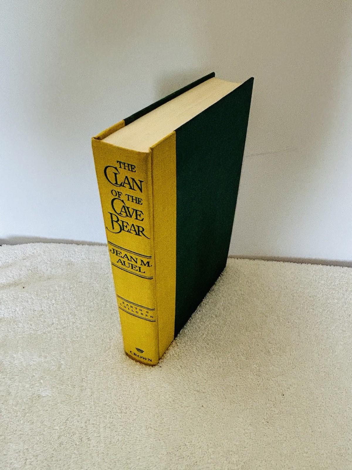 Clan Of The Cave Bear Jean M. Auel 1st Edition/1st Print HCDJ Earth’s Children