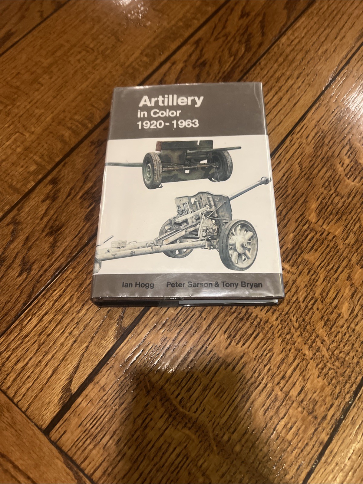 Artillery in Color, 1920-1963 by Ian V. Hogg 1980 HCDJ