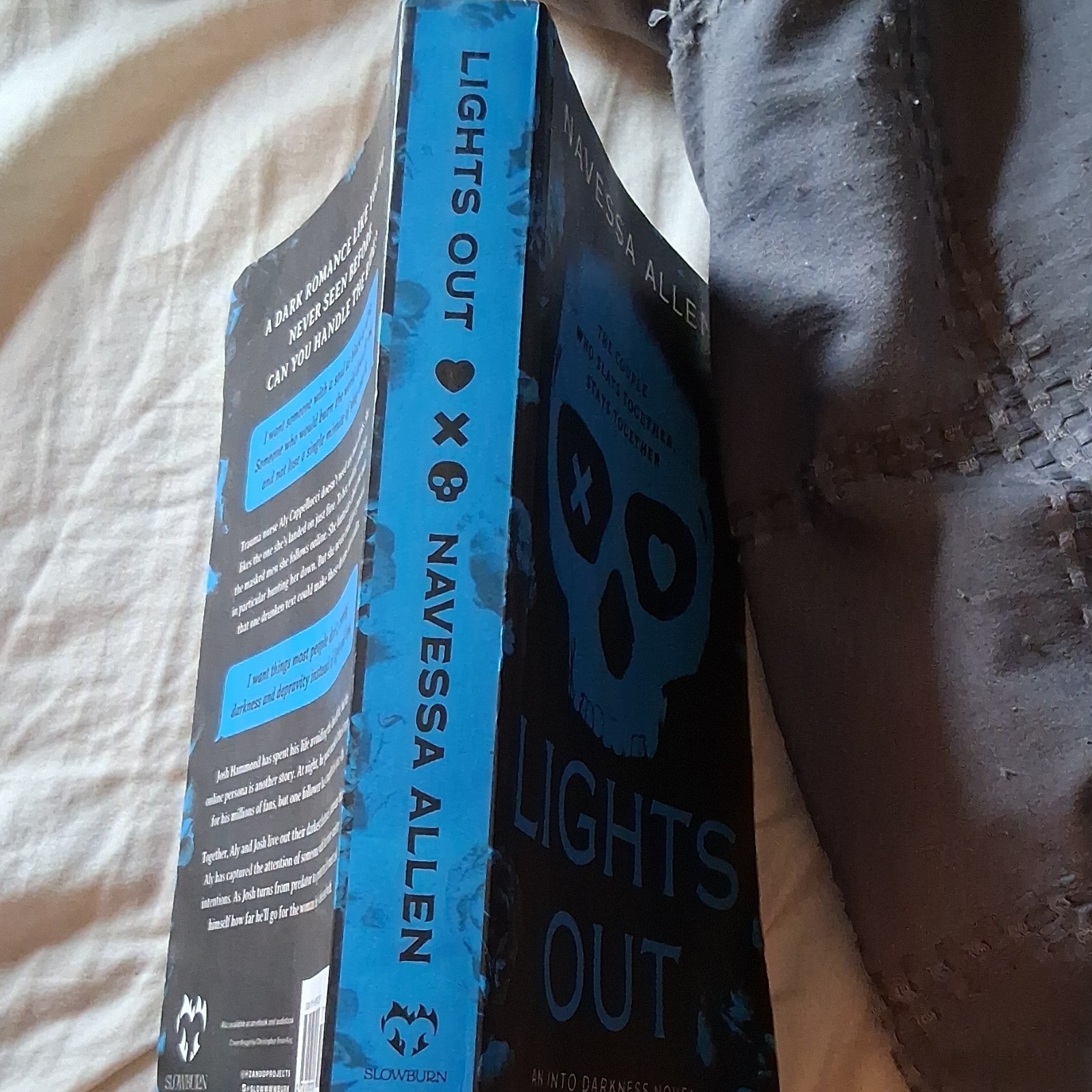 Navessa Allen Lights Out Into Darkness Novel Trade Paperback Zando Fiction 2024