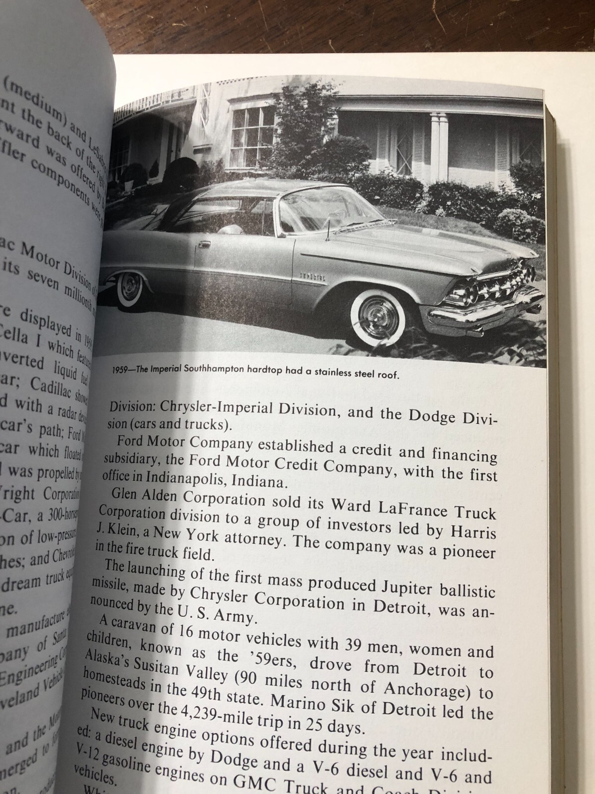 Automobiles of America (1974) Automobile Mfg. Assoc. Softcover Book 301 Pages