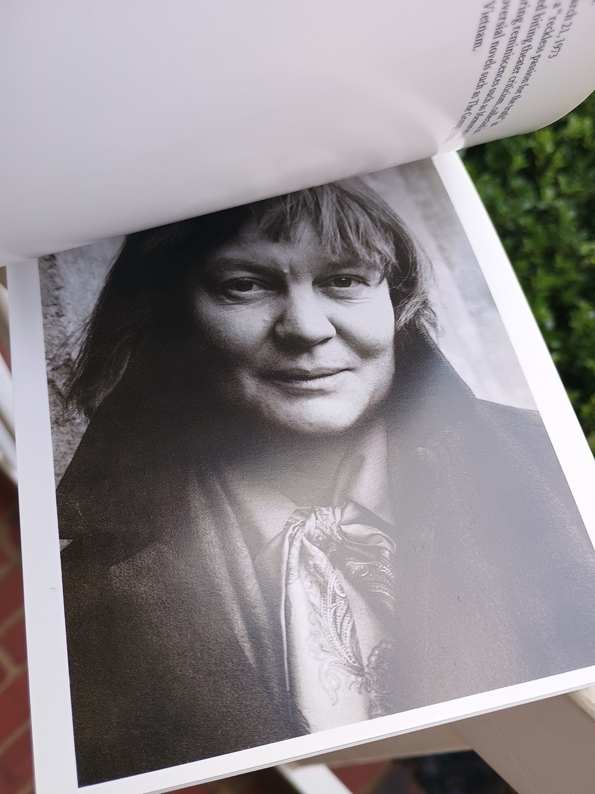 WOMEN WRITERS: A Book of Postcards. (30 x. Photographs b Jill Krementz). NEW