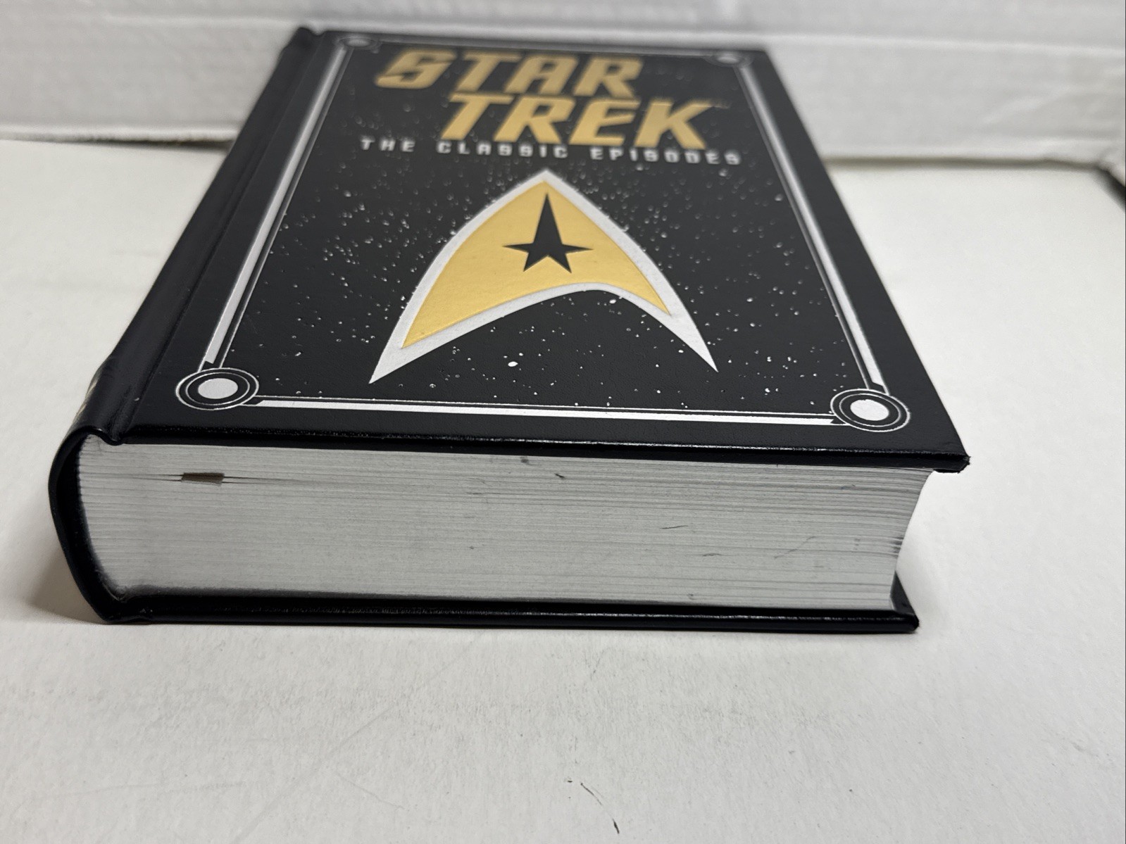 STAR TREK: THE CLASSIC EPISODES HARDCOVER – By Del Ray – 2016 – LIKE NEW