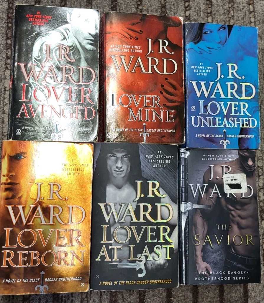 Lot 16 J.R. Ward. Black Dagger Brotherhood Series 1-14 & 20 + Blood Kiss